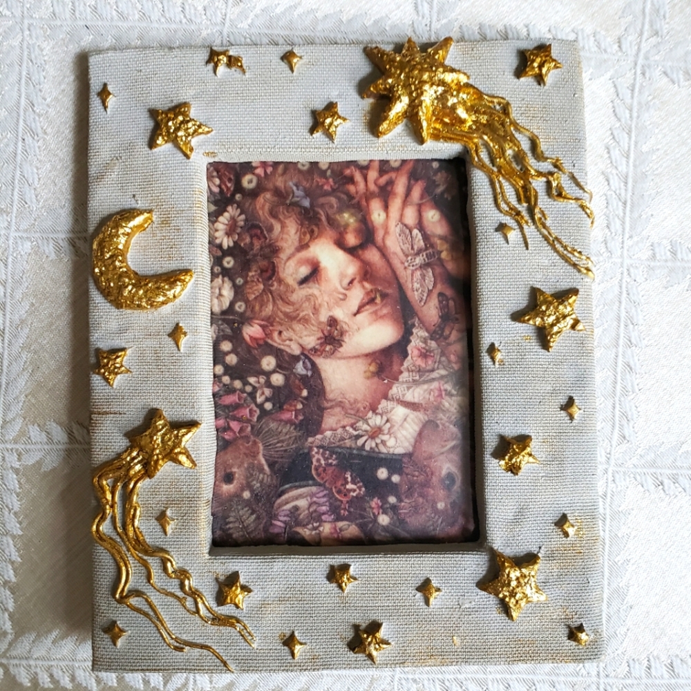 Hand crafter frame. 2/$29.